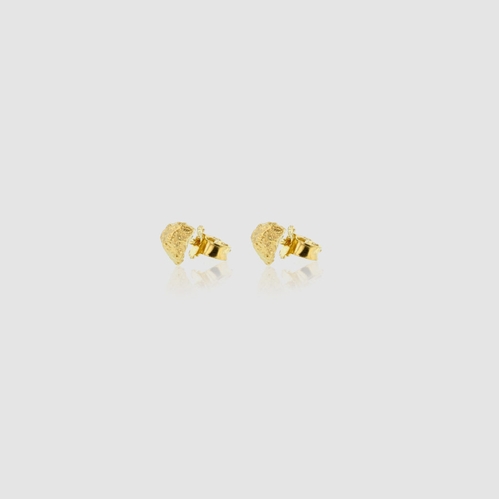 Grit small earstuds gold from Hasla Jewelry.