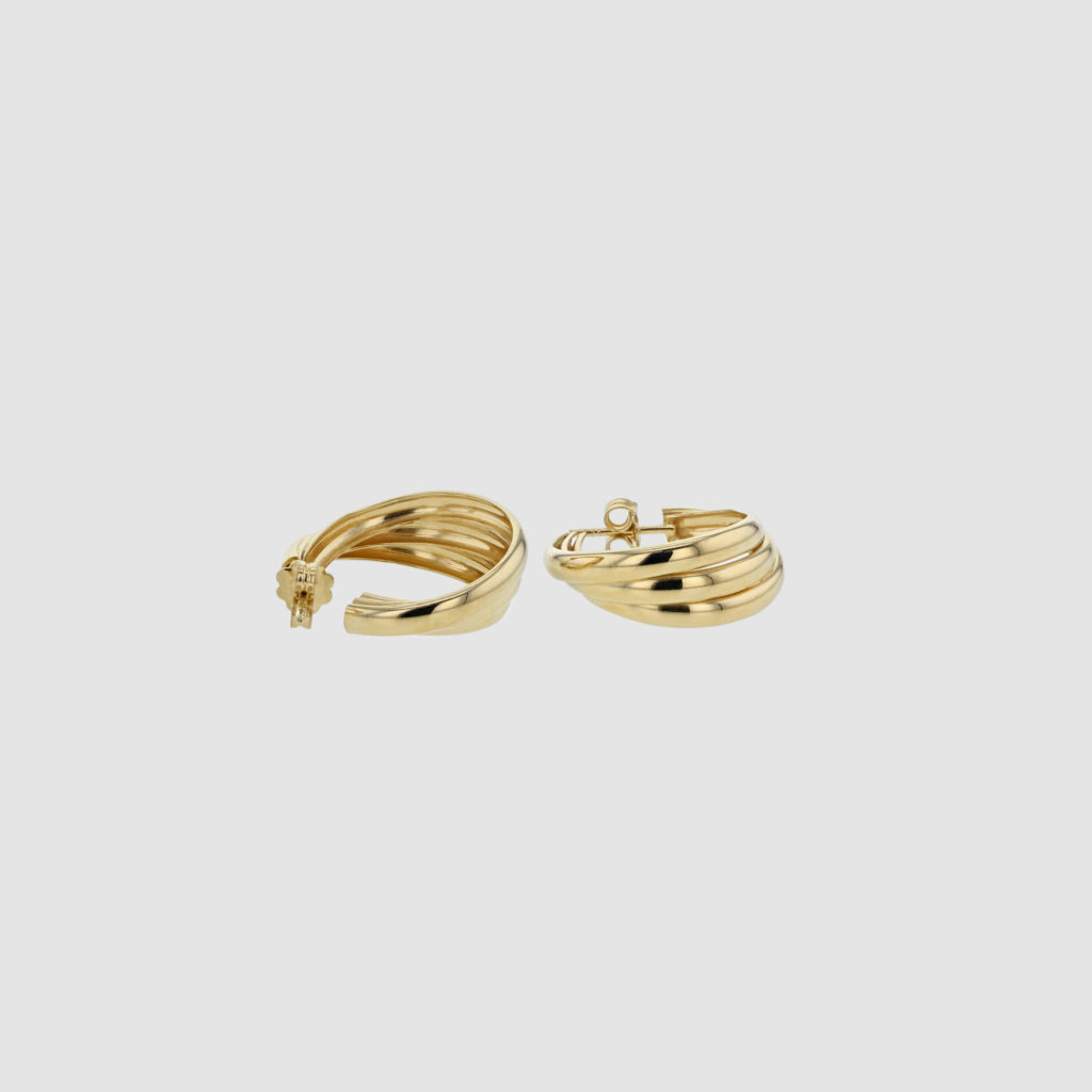 Scallop hoops in gold from the Venus collection from Hasla jewelry. Nprwegian design.
